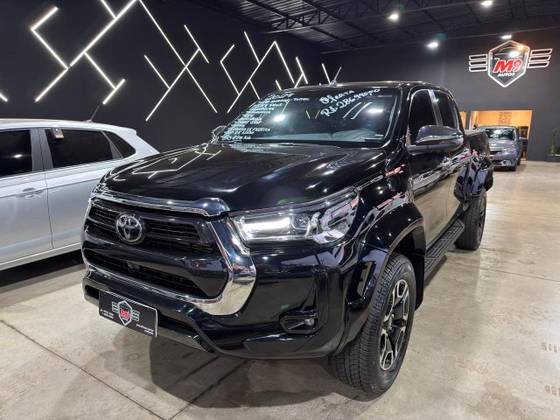 TOYOTA HILUX 2.8 D-4D TURBO DIESEL CD SRX PLUS 4X4 AUTOMÁTICO TOYOTA HILUX 2.8 D-4D TURBO DIESEL CD SRX PLUS 4X4 AUTOMÁTICO